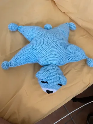 Boneco de croché azul