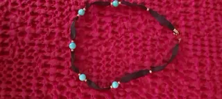 Gargantilla negra con cuentas turquesa