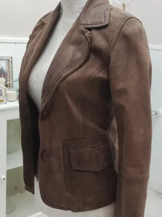 Chaqueta de cuero marrón