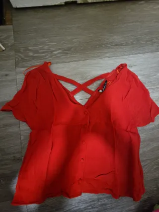 Blusa roja cruzada