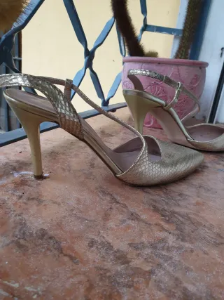 Zapatos de fiesta dorados para mujer