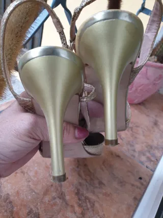Zapatos de fiesta dorados para mujer