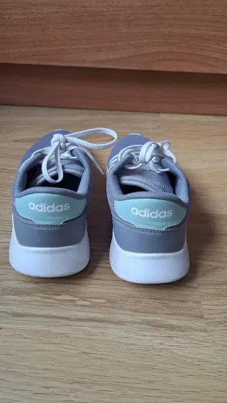 Zapatillas Adidas Gris y Blanco