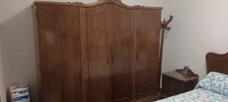 Armario antiguo de madera