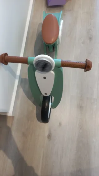Bicicleta de equilibrio infantil.