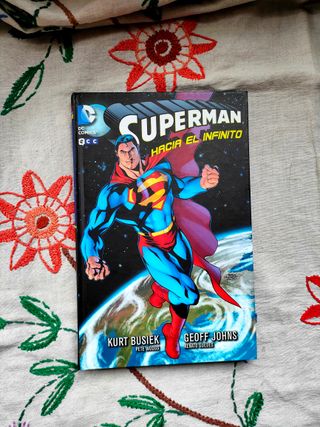 Superman Hacia Infinito. Busiek. ECC.