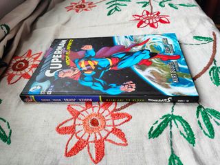 Superman Hacia Infinito. Busiek. ECC.