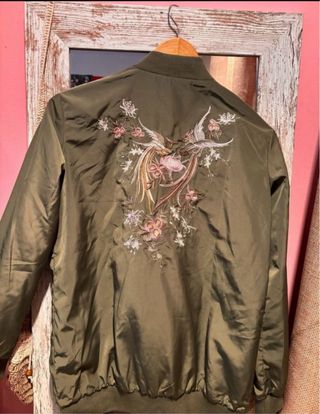 Cazadora chica bomber bordada nueva