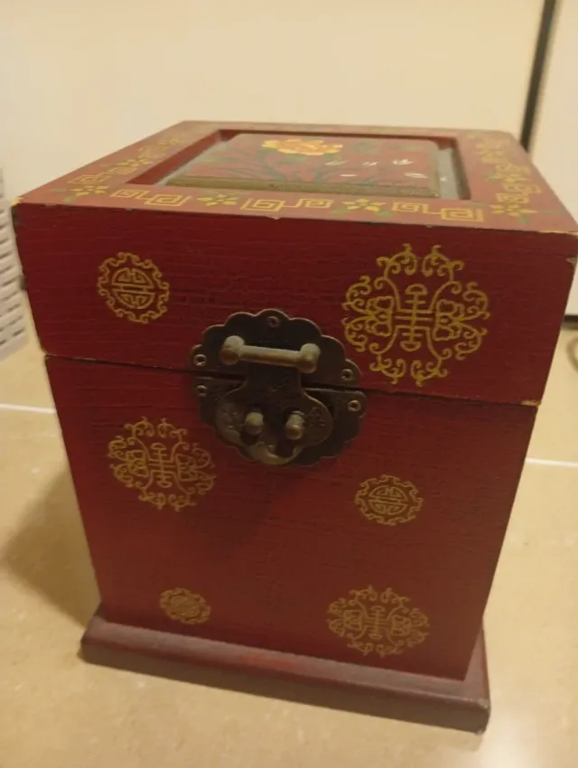 Caja Decorativa China Roja y Dorada