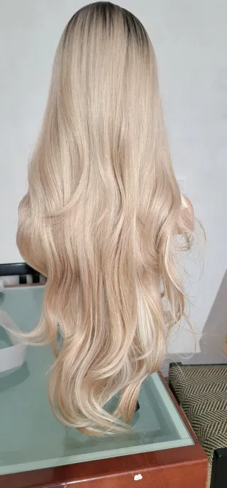 Peluca larga rubia con flequillo