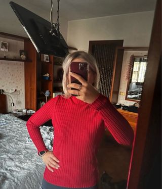 Maglione rosso collo alto