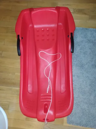 Trineo rojo para nieve