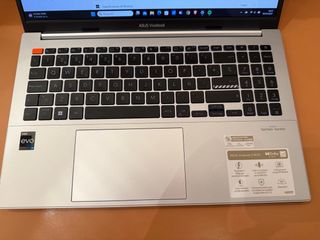 Portátil Asus Vivobook I7 13th Gen Intel Core. 
