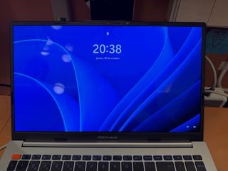 Portátil Asus Vivobook I7 13th Gen Intel Core. 
