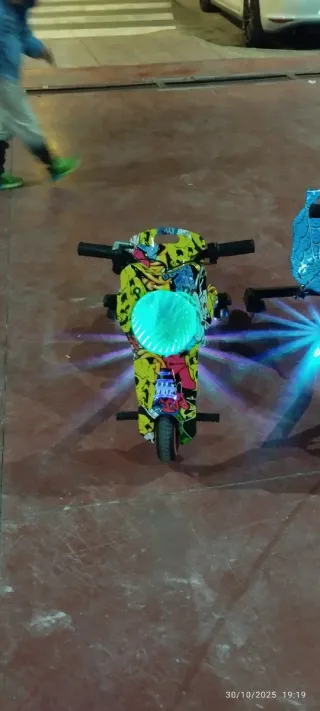 Patinete eléctrico con luces