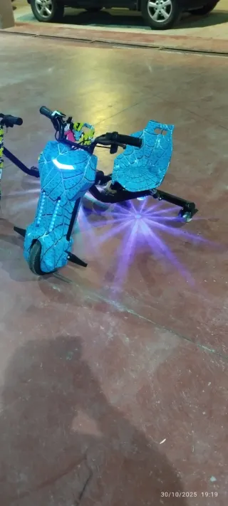 Patinete eléctrico con luces