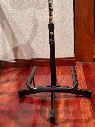 Silla /Taburete diseñada  para guitarristas