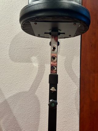 Silla /Taburete diseñada  para guitarristas