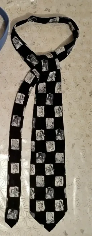 Cravatta Disney Pooh Nera con Personaggi