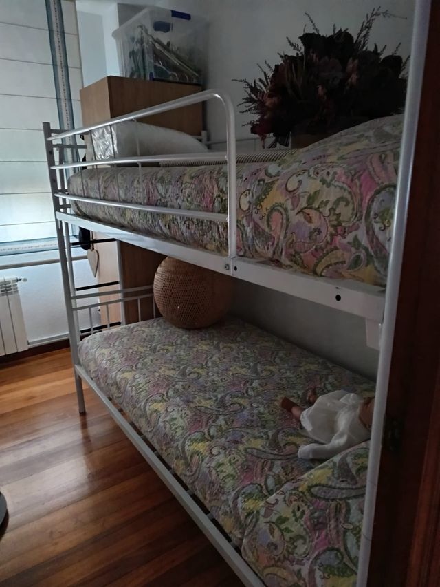 Literas metálicas blancas