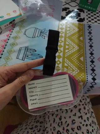 Etiqueta de equipaje con ojos divertidos