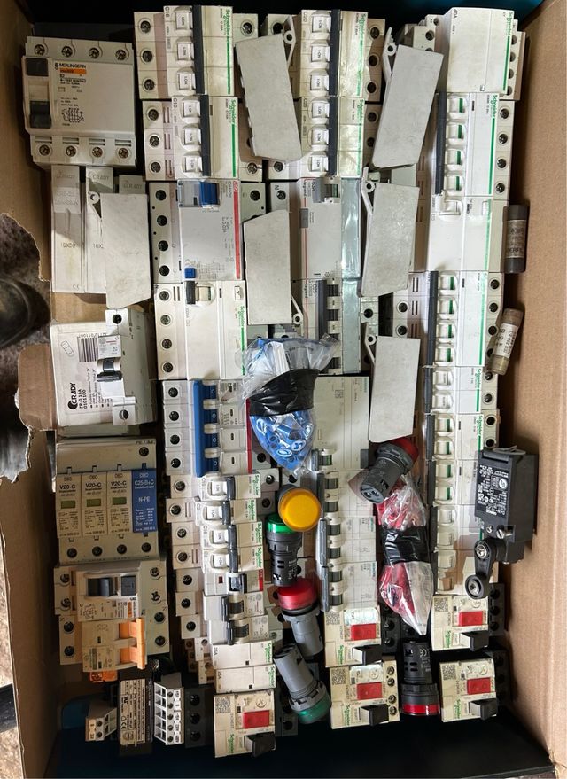 Lote material eléctrico industrial