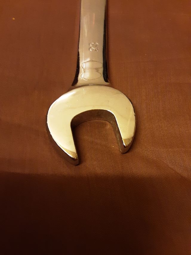 Llave de trinquete combinada 23mm