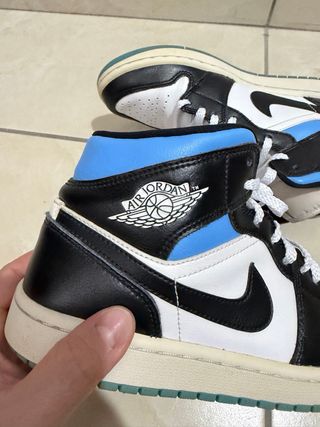 Scarpe Jordan 1 Mid University Blu Taglia 40