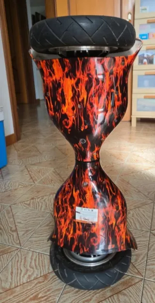 Hoverboard con design fiamme
