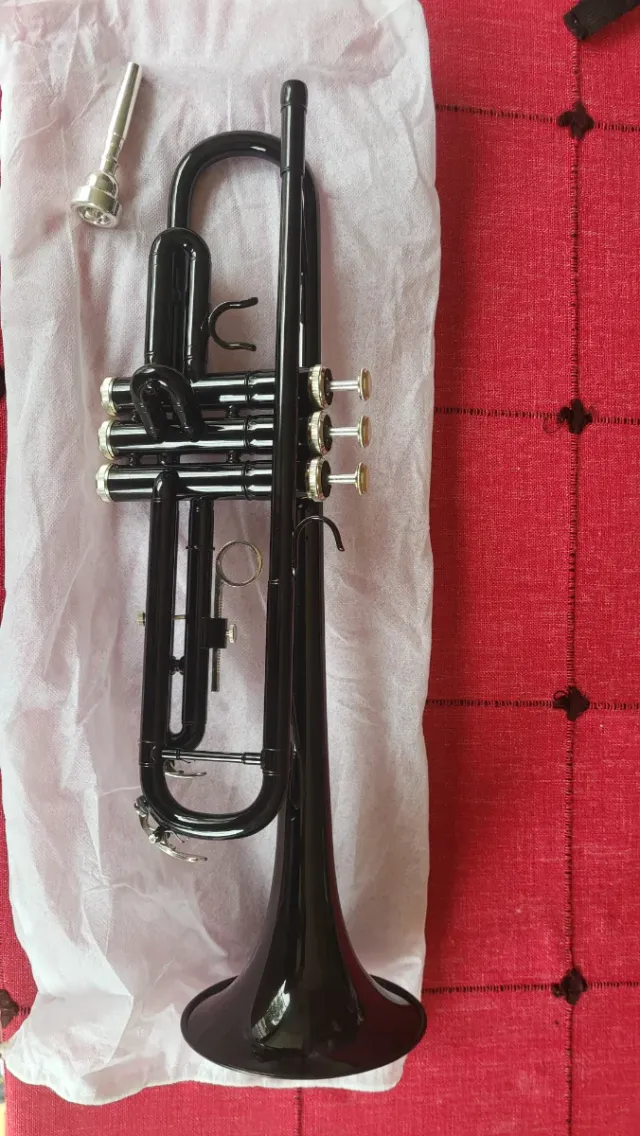 Trompeta negra brillante