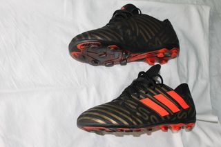 2 Pares de botas de fútbol Adidas . Talla 42