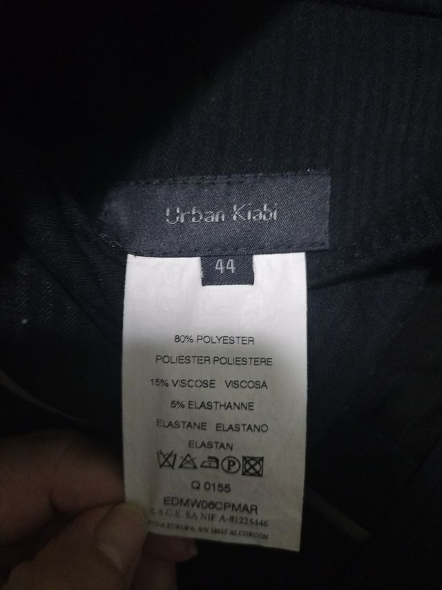 Traje negro de rayas para hombre