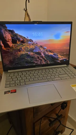 Portátil Asus Vivobook Go 15 OLED Plata