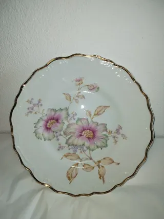 Dois pratos e uma taça