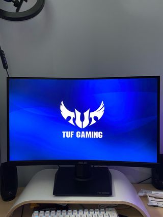 Monitor ASUS TUF Gaming Curvo 
165 Hz 
24 pulgadas