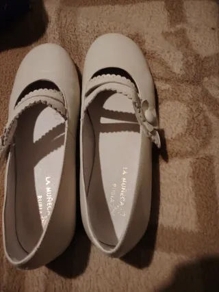 Zapatos de comunión La Muñeca beige