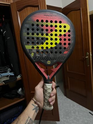 Pala Bullpadel Hack CTR Pro y paletero Bullpadel