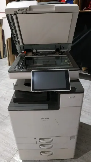 Impresora Ricoh IM C2000 Gris