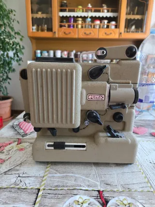 Proiettore EUMIG 8mm