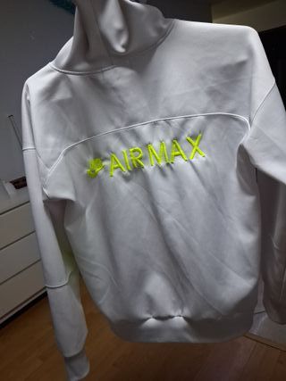 Conjunto deportivo Nike blanco y verde