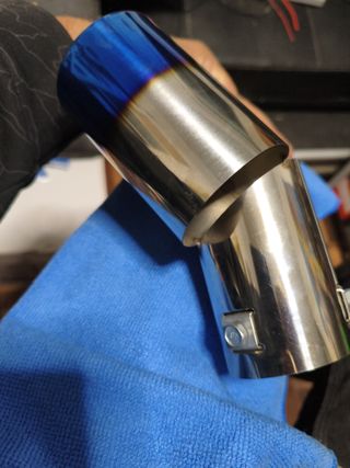 Cola de escape doble salida