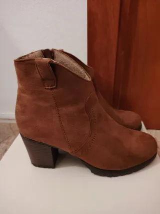 Botines de ante marrones