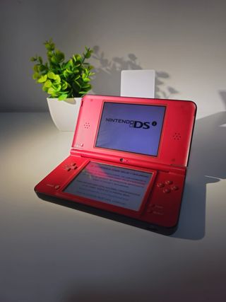 Nintendo DSi XL Super Mario Bros 25th