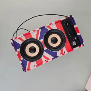 Altavoz de tamaño mediano