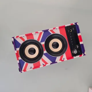 Altavoz de tamaño mediano