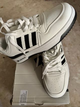 Zapatillas Adidas Blancas y Negras