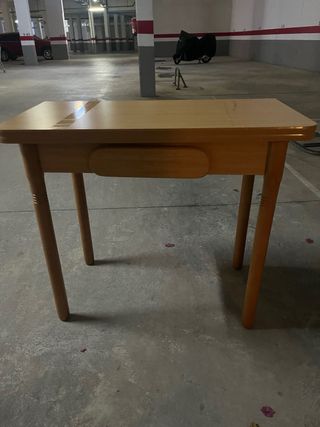 Mesa de madera con cajón y 2 taburetes
