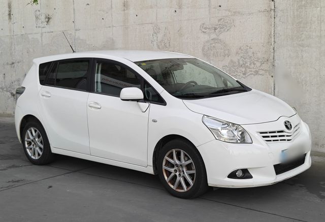 VERSO 7 PLAZAS 2.0 D-4D 126CV * 1 DUEÑO Y LIBRO *