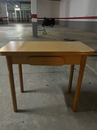 Mesa de cocina con 2 taburetes