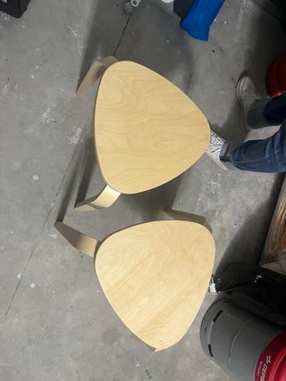 Mesa de cocina con 2 taburetes